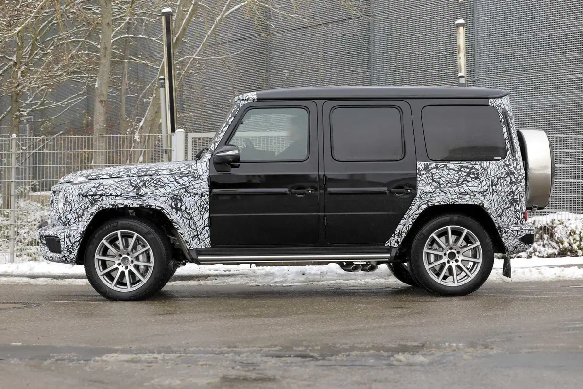 Nuova Mercedes Classe G, ecco le foto spia (8)