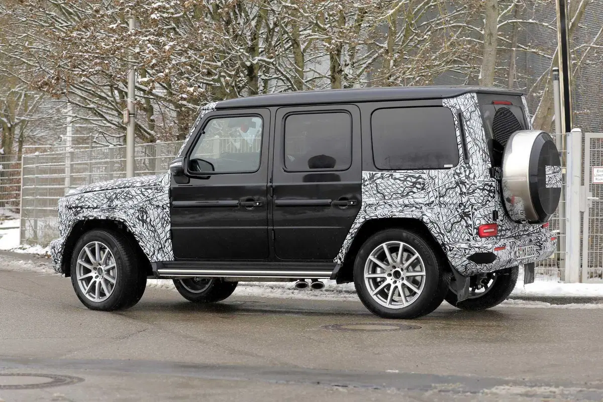 Nuova Mercedes Classe G, ecco le foto spia (9)