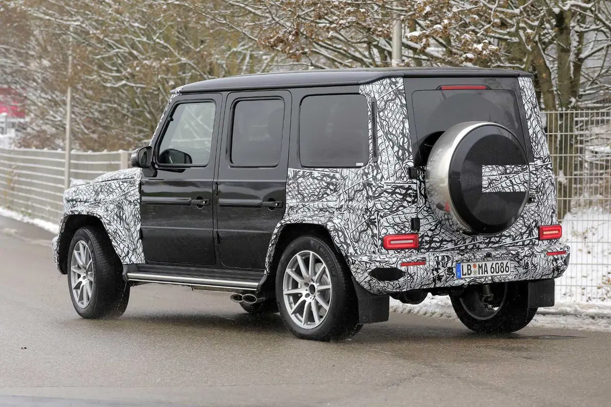 Nuova Mercedes Classe G, ecco le foto spia (10)