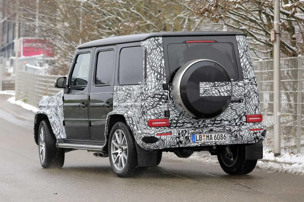 Nuova Mercedes Classe G, ecco le foto spia (11)