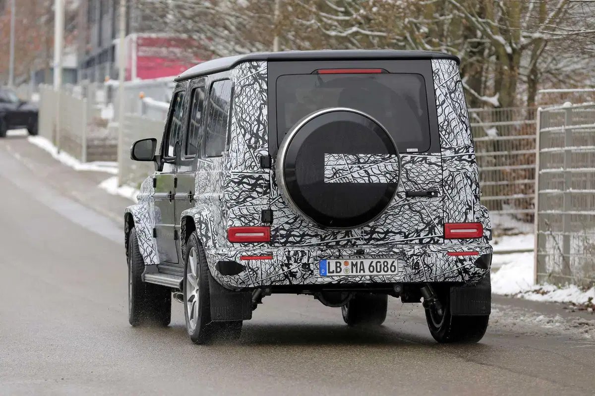 Nuova Mercedes Classe G, ecco le foto spia (12)