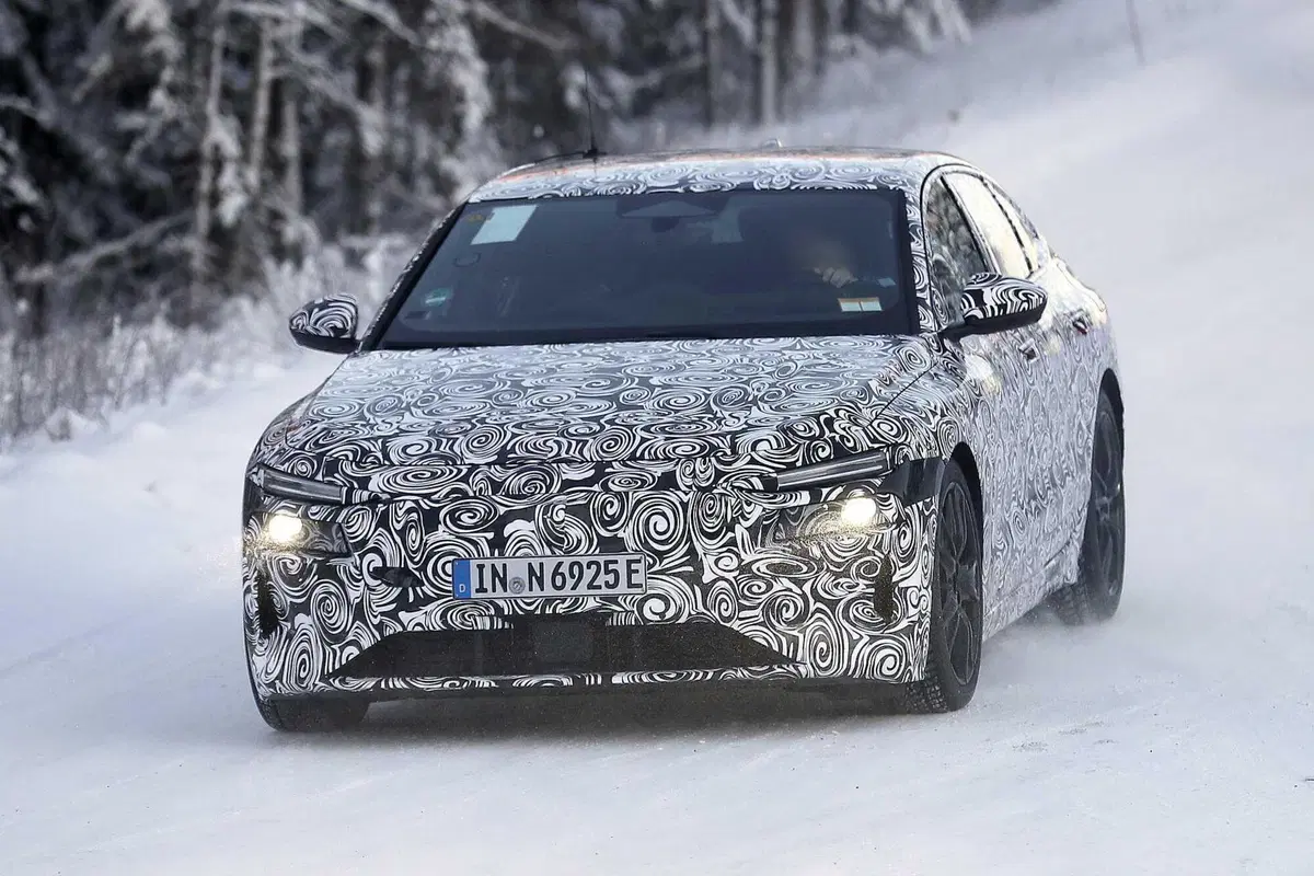 Nuova Audi A6 e-tron, ecco le foto spia  (2)