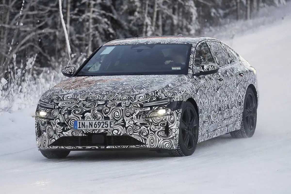 Nuova Audi A6 e-tron, ecco le foto spia  (3)