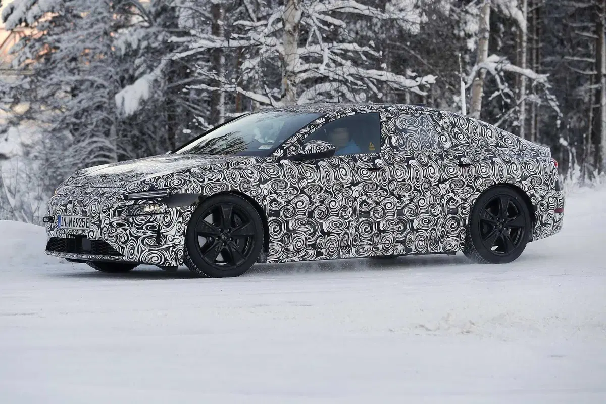 Nuova Audi A6 e-tron, ecco le foto spia  (5)