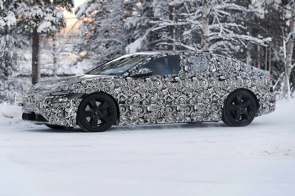 Nuova Audi A6 e-tron, ecco le foto spia  (6)