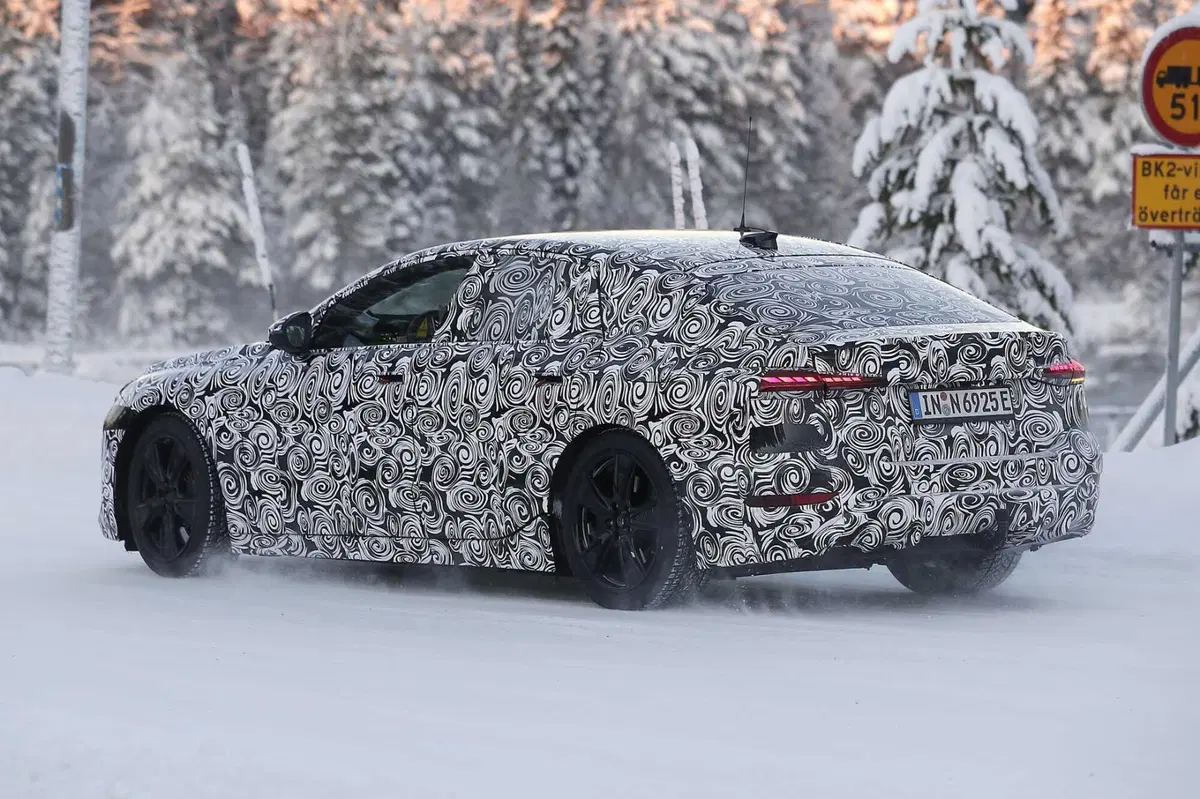 Nuova Audi A6 e-tron, ecco le foto spia  (10)