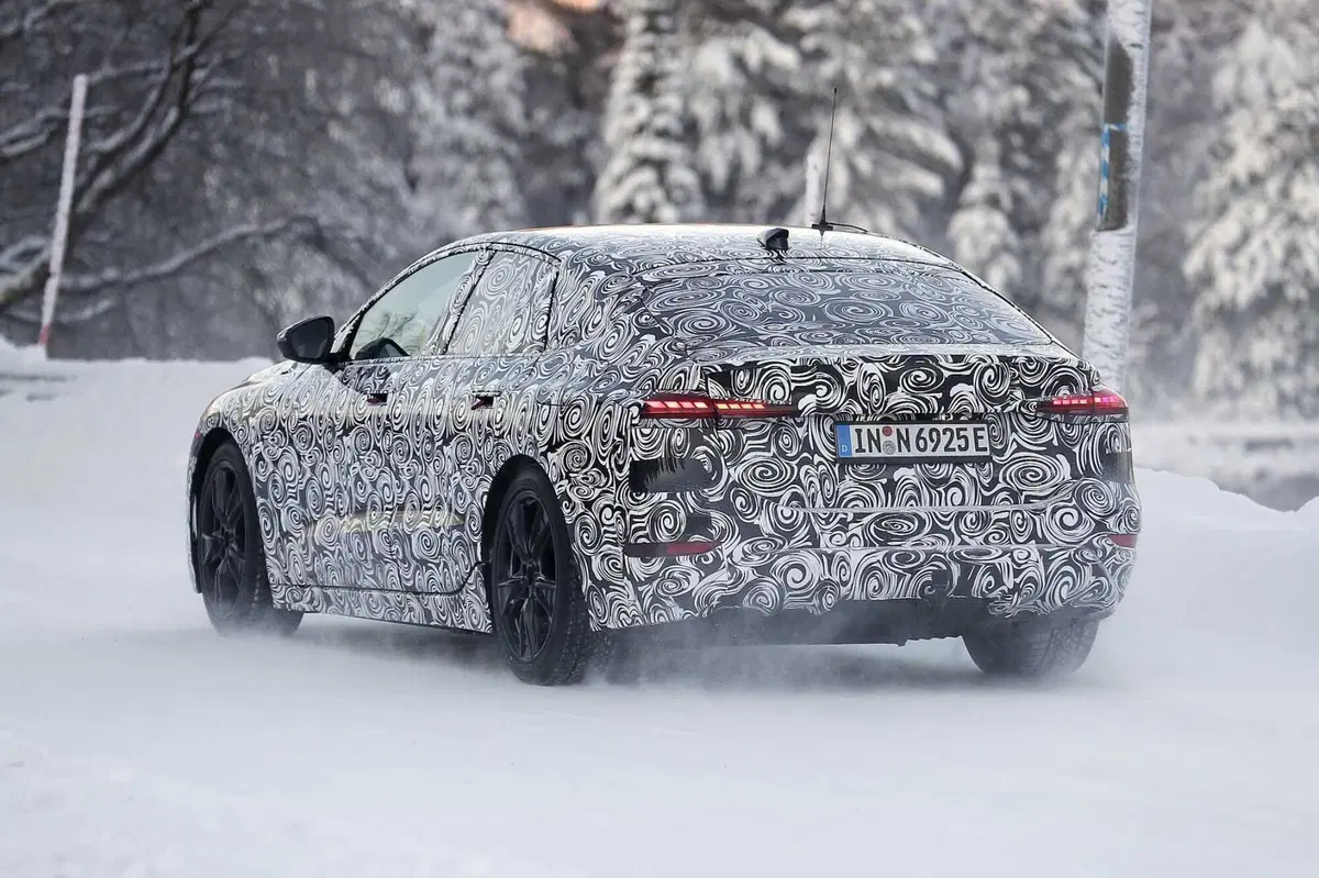 Nuova Audi A6 e-tron, ecco le foto spia  (12)