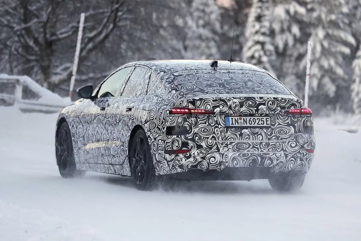 Nuova Audi A6 e-tron, ecco le foto spia  (13)