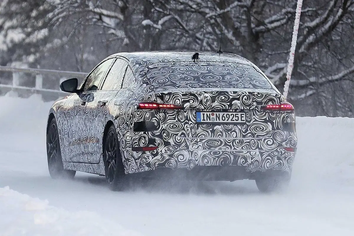Nuova Audi A6 e-tron, ecco le foto spia  (14)