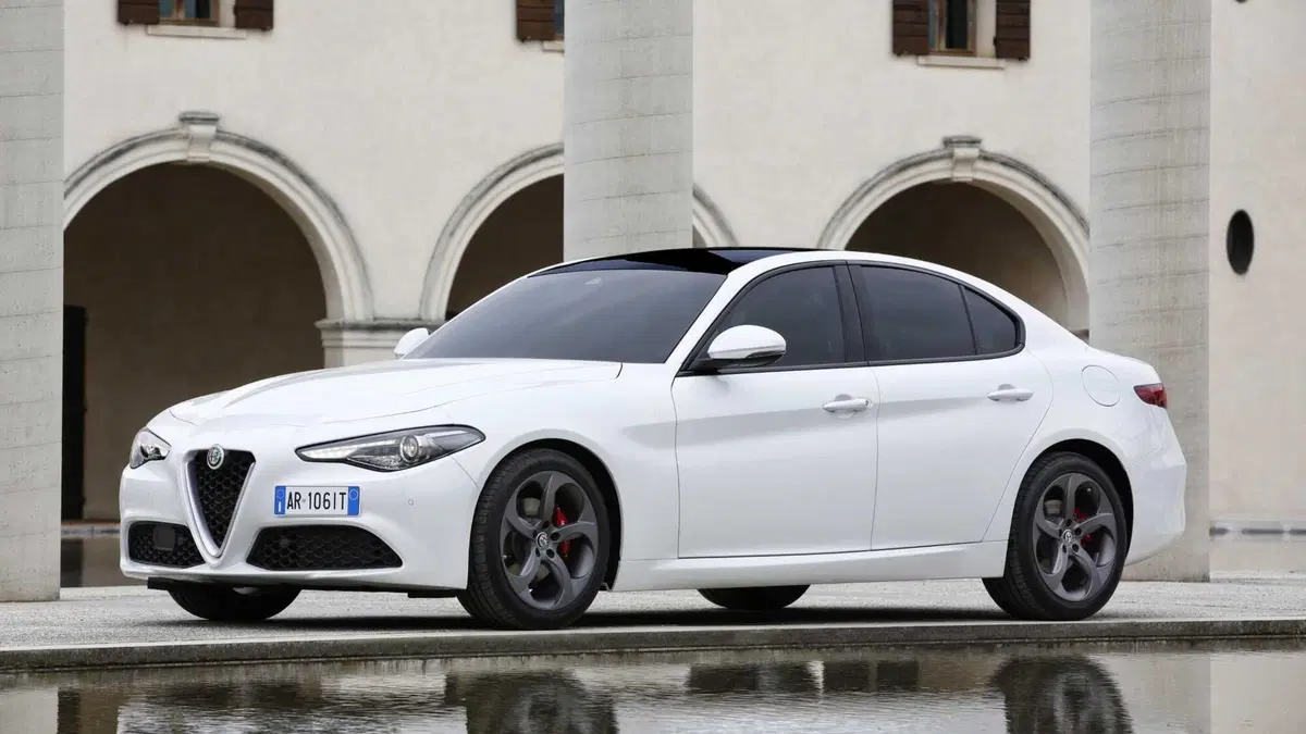 Alfa Romeo Giulia 2.0 Turbo 280 CV AT8 Veloce (21)