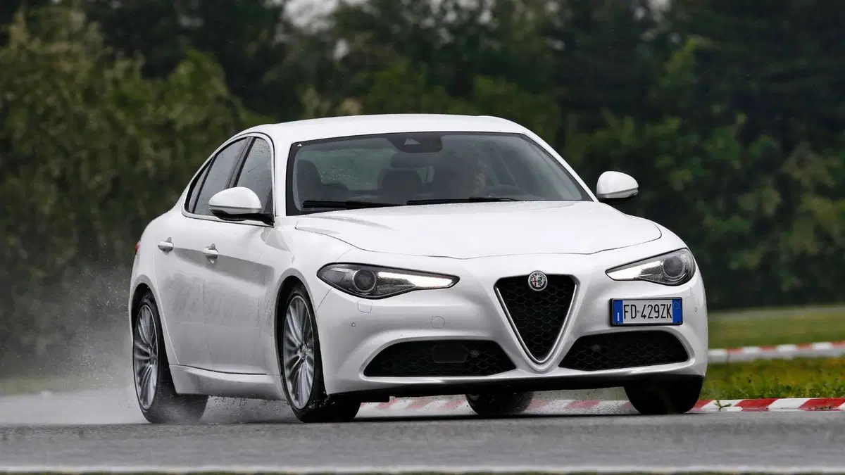 Alfa Romeo Giulia 2.0 Turbo 280 CV AT8 Veloce (24)