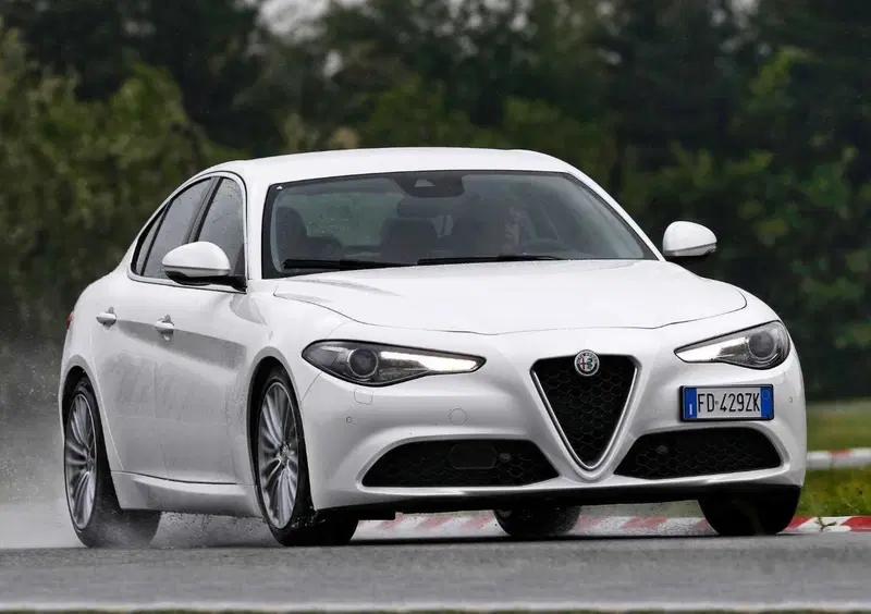 Alfa Romeo Giulia (24)