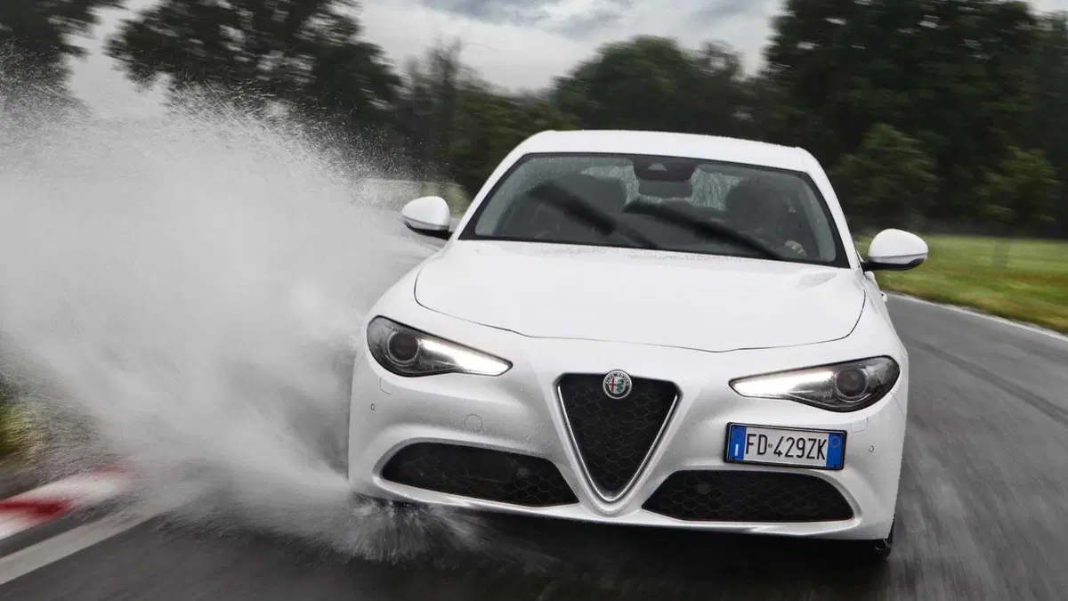 Alfa Romeo Giulia 2.0 Turbo 280 CV AT8 Veloce (26)
