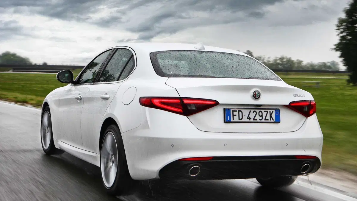 Alfa Romeo Giulia 2.0 Turbo 280 CV AT8 Veloce (27)
