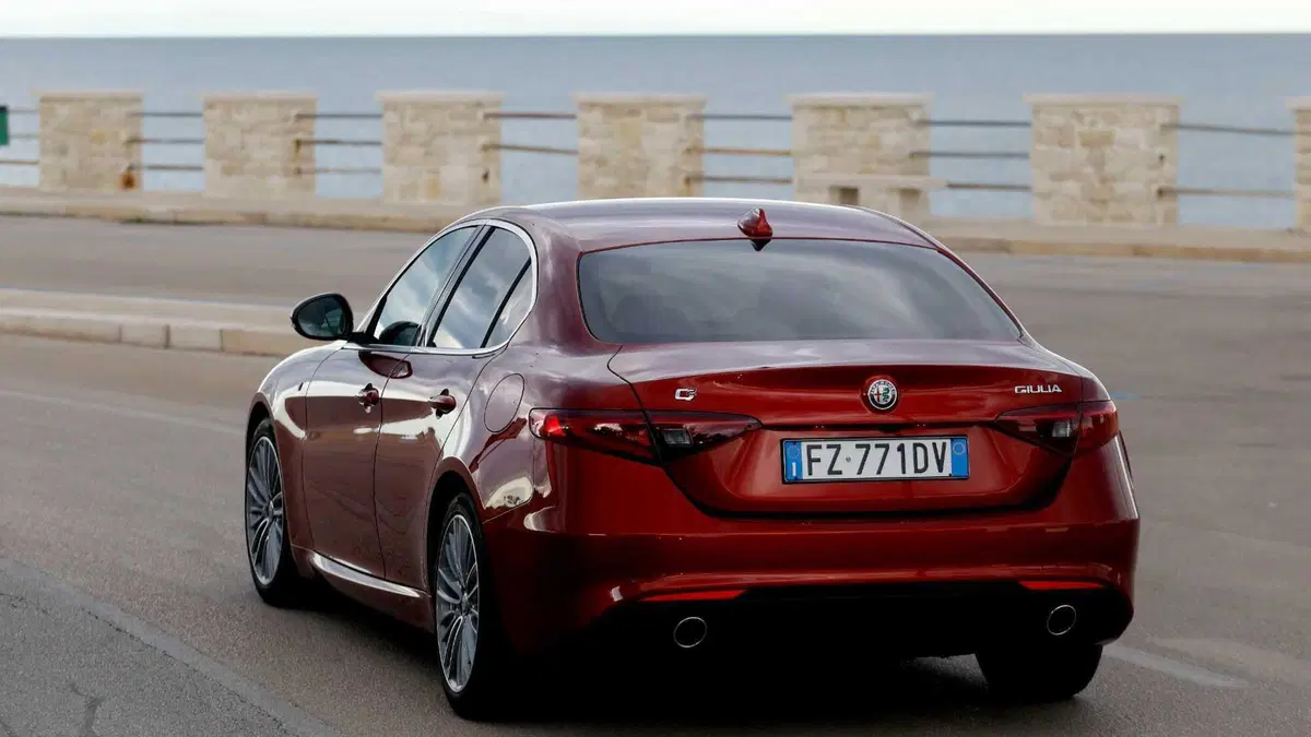 Alfa Romeo Giulia 2.0 Turbo 280 CV AT8 Veloce (28)