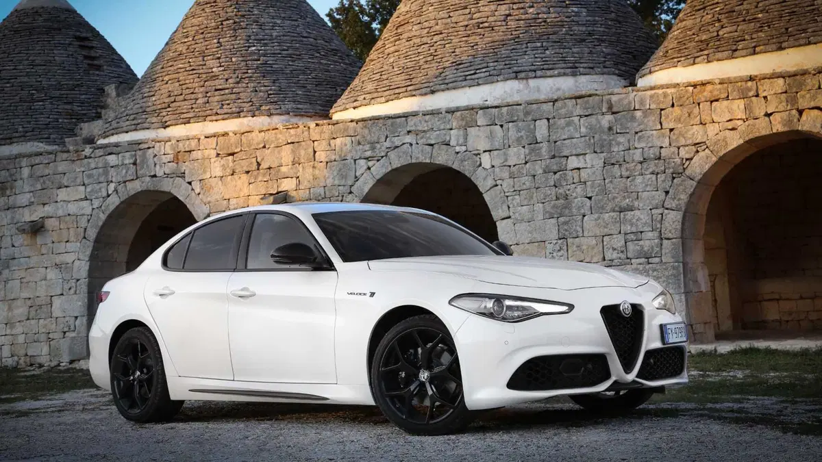 Alfa Romeo Giulia 2.0 Turbo 280 CV AT8 Veloce (23)