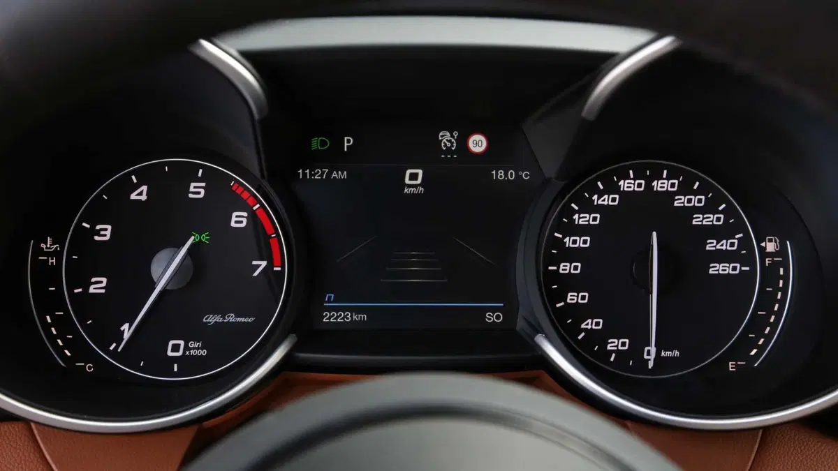 Alfa Romeo Giulia 2.0 Turbo 280 CV AT8 Veloce (35)