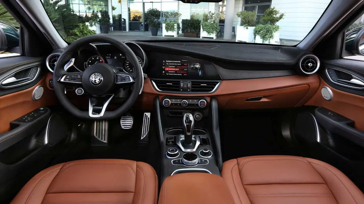 Alfa Romeo Giulia 2.0 Turbo 280 CV AT8 Veloce (31)