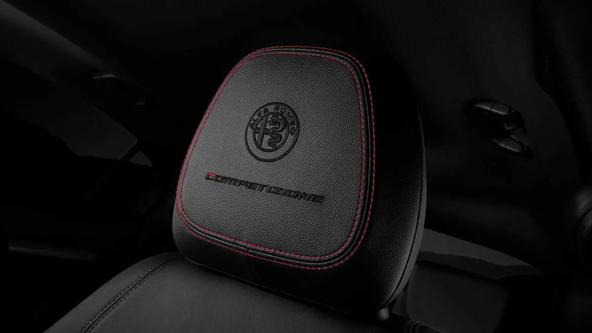 Alfa Romeo Giulia 2.0 Turbo 280 CV AT8 Veloce (18)