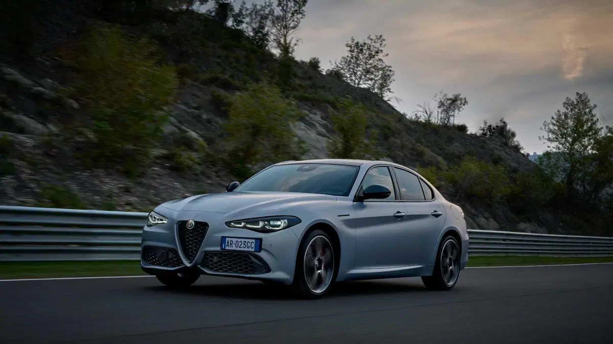 Alfa Romeo Giulia 2.0 Turbo 280 CV AT8 Veloce (4)