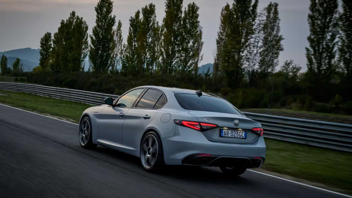 Alfa Romeo Giulia 2.0 Turbo 280 CV AT8 Veloce (7)