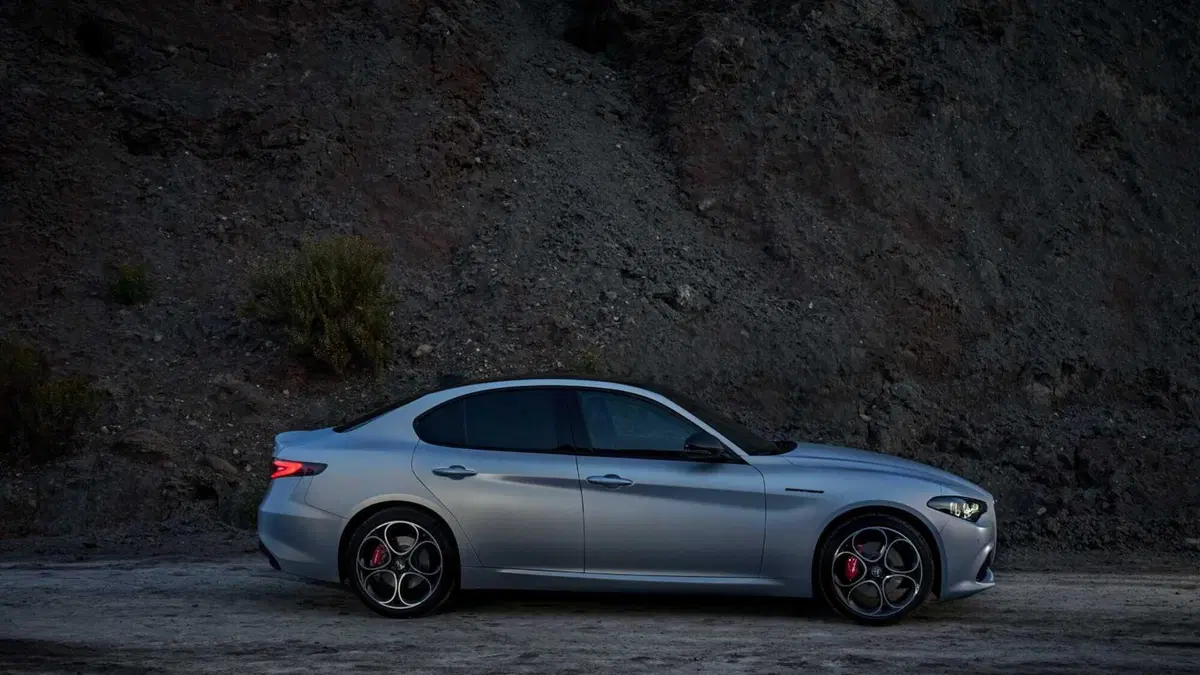 Alfa Romeo Giulia 2.0 Turbo 280 CV AT8 Veloce (6)