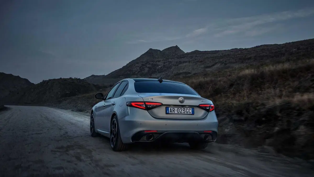 Alfa Romeo Giulia 2.0 Turbo 280 CV AT8 Veloce (5)