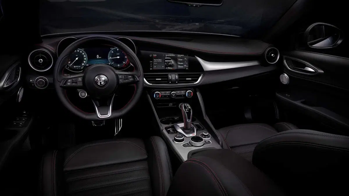 Alfa Romeo Giulia 2.0 Turbo 280 CV AT8 Veloce (8)