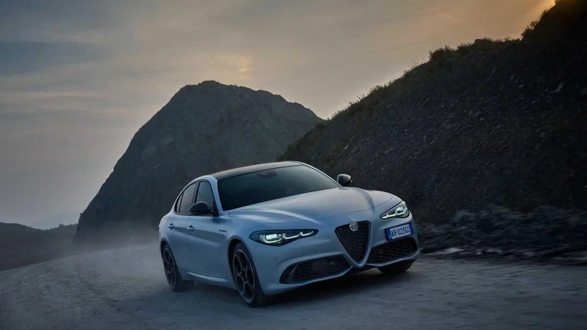 Alfa Romeo Giulia 2.0 Turbo 280 CV AT8 Veloce (2)