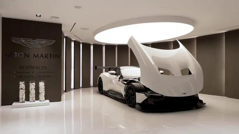 Due a prezzo di uno, in vendita sia l'Aston Martin Vulcan che l'attico da 680mq 