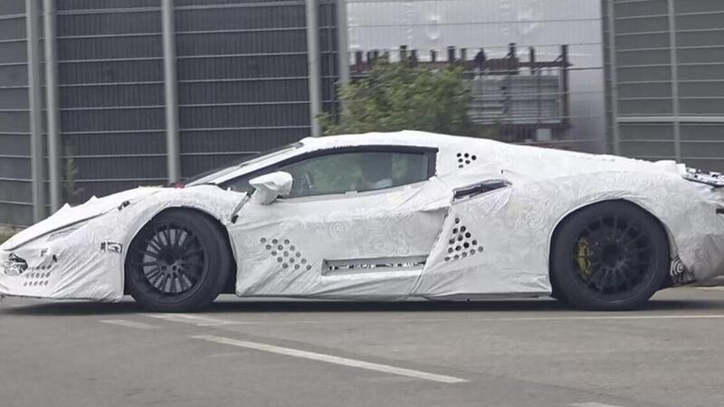 Nuova Lamborghini (ibrida) 2023, ecco il video spia