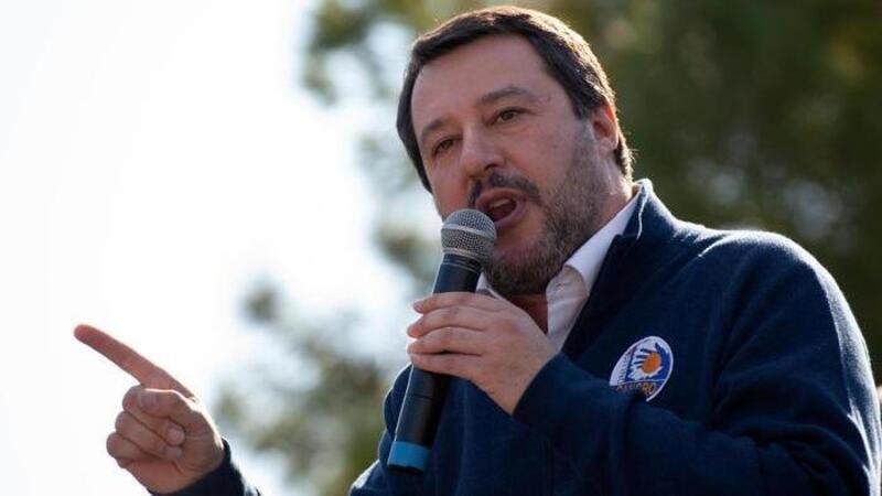 Monopattini, Salvini: &quot;Targa e casco li voglio obbligatori&quot;