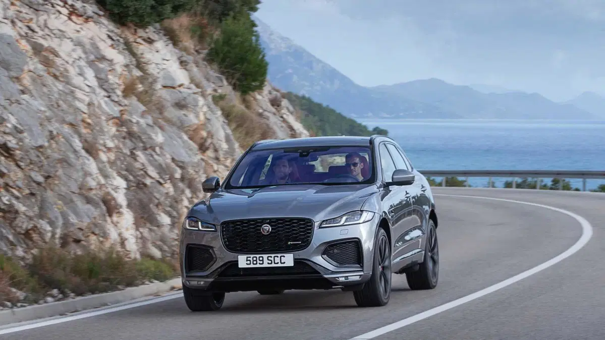 Jaguar F-Pace 3.0d i6 mhev R-Dynamic SE 90th Anniversary Edition awd 300cv auto (4)