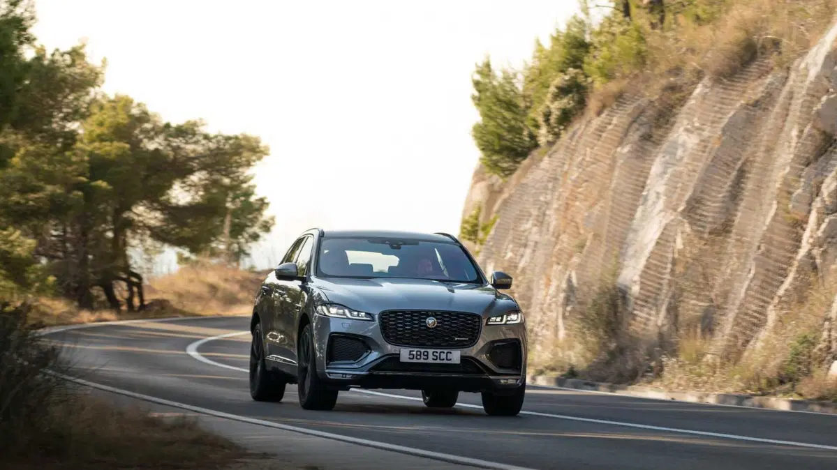 Jaguar F-Pace 3.0d i6 mhev R-Dynamic SE 90th Anniversary Edition awd 300cv auto (3)