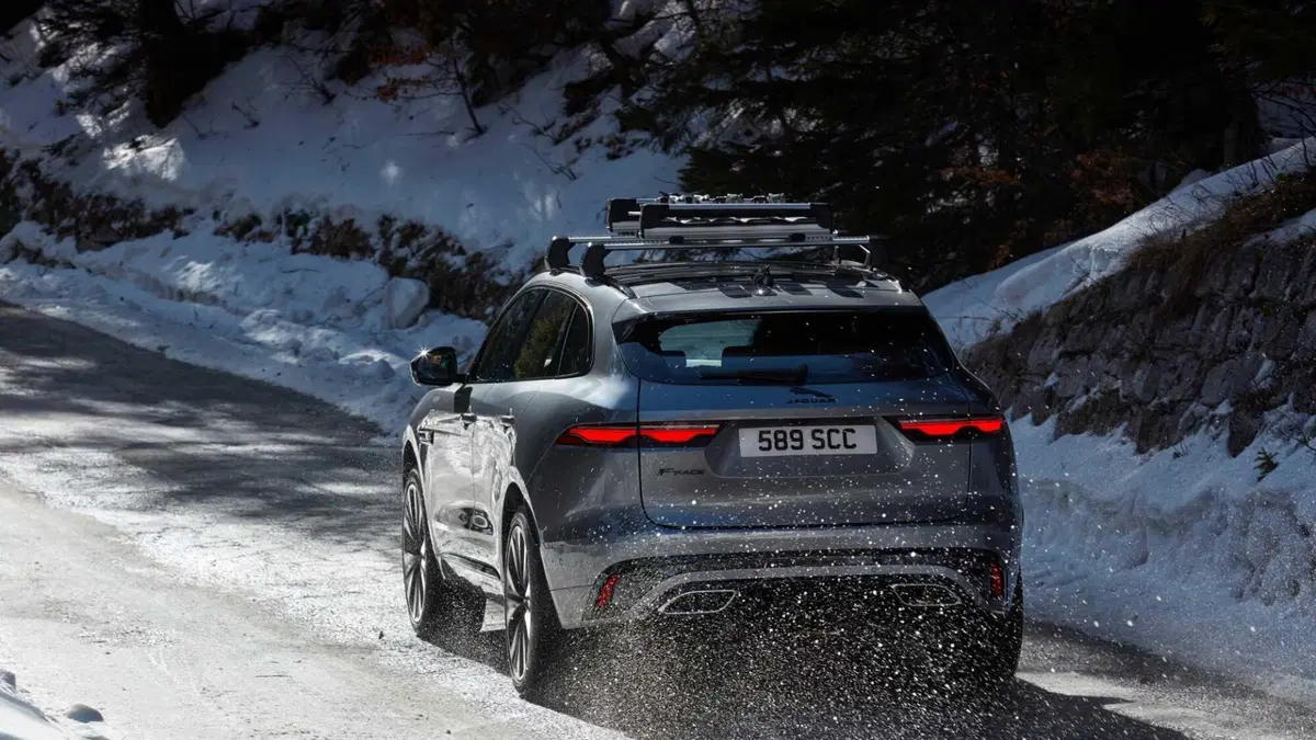 Jaguar F-Pace 3.0d i6 mhev R-Dynamic SE 90th Anniversary Edition awd 300cv auto (10)