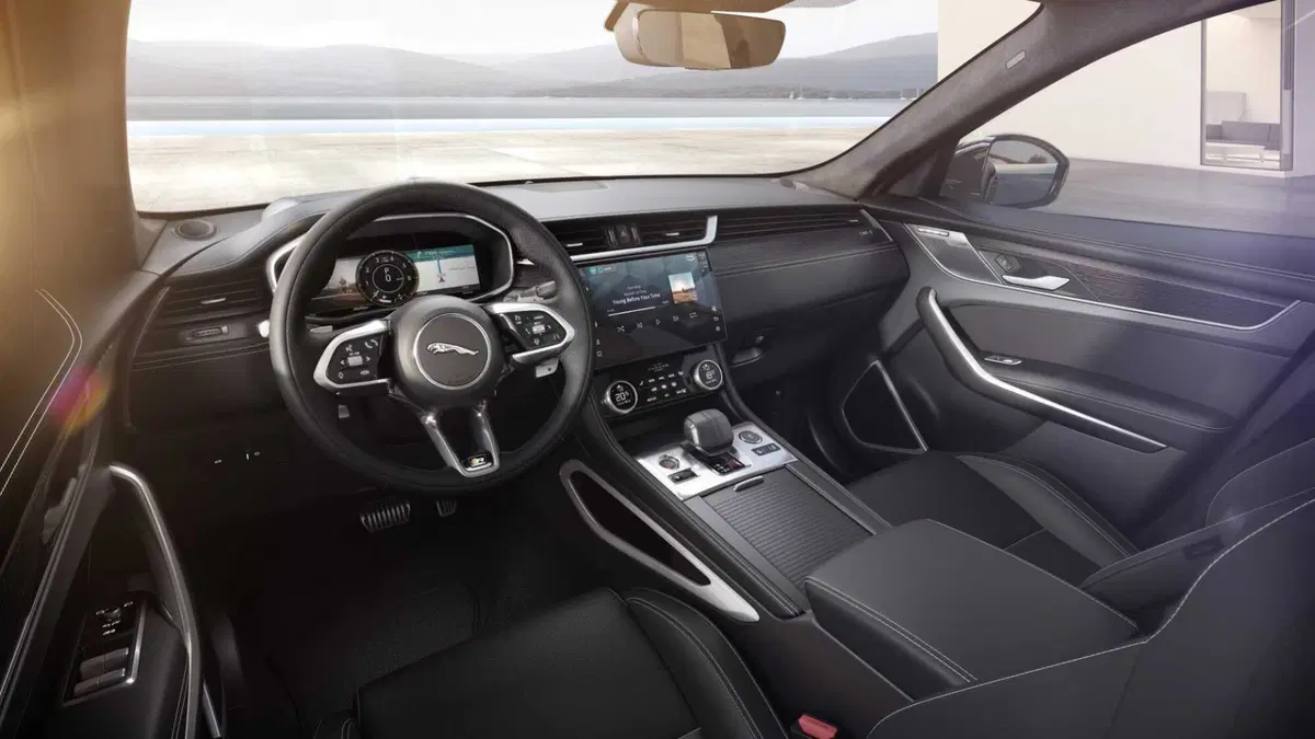 Jaguar F-Pace 3.0d i6 mhev R-Dynamic SE 90th Anniversary Edition awd 300cv auto (12)