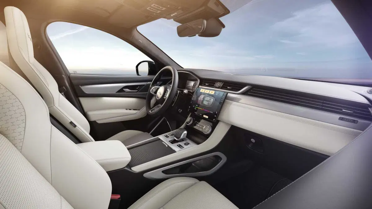 Jaguar F-Pace 3.0d i6 mhev R-Dynamic SE 90th Anniversary Edition awd 300cv auto (13)