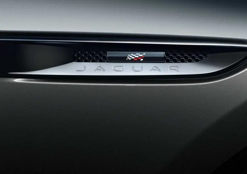 Jaguar F-Pace (24)