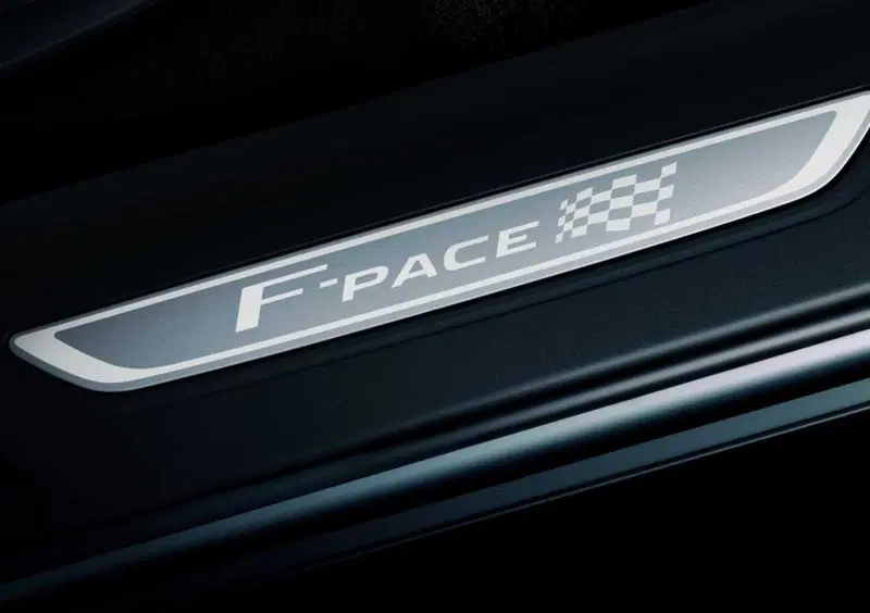 Jaguar F-Pace (30)