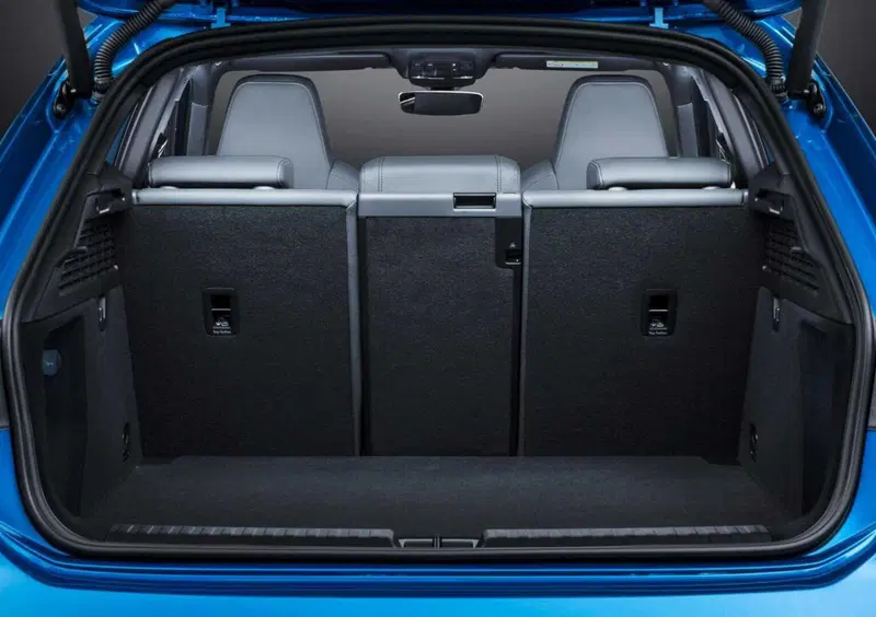 Audi A3 Sportback (2020-->>) (41)