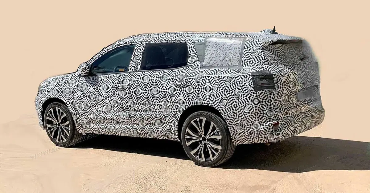 Renault Austral Spy photo: arriva la sette posti