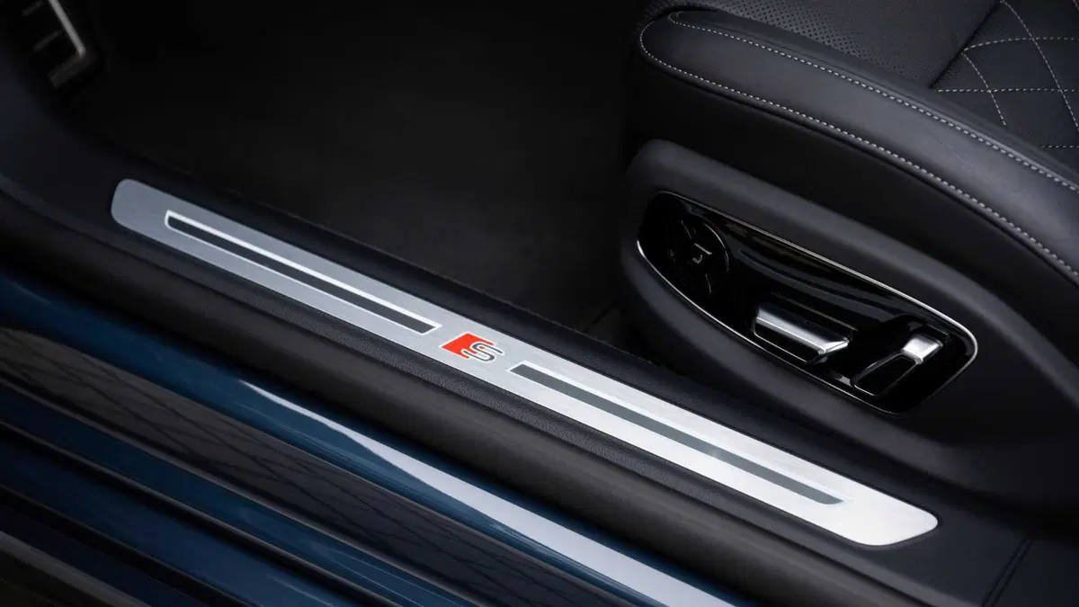 Audi A8 (2017-->>) (23)