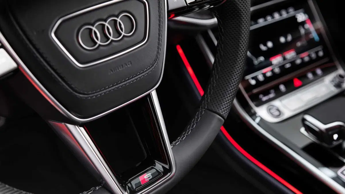 Audi A8 (2017-->>) (24)