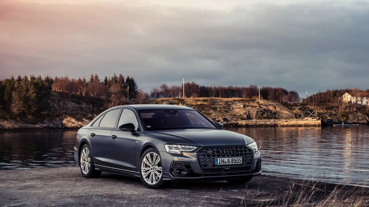 Audi A8 (2017-->>) (2)