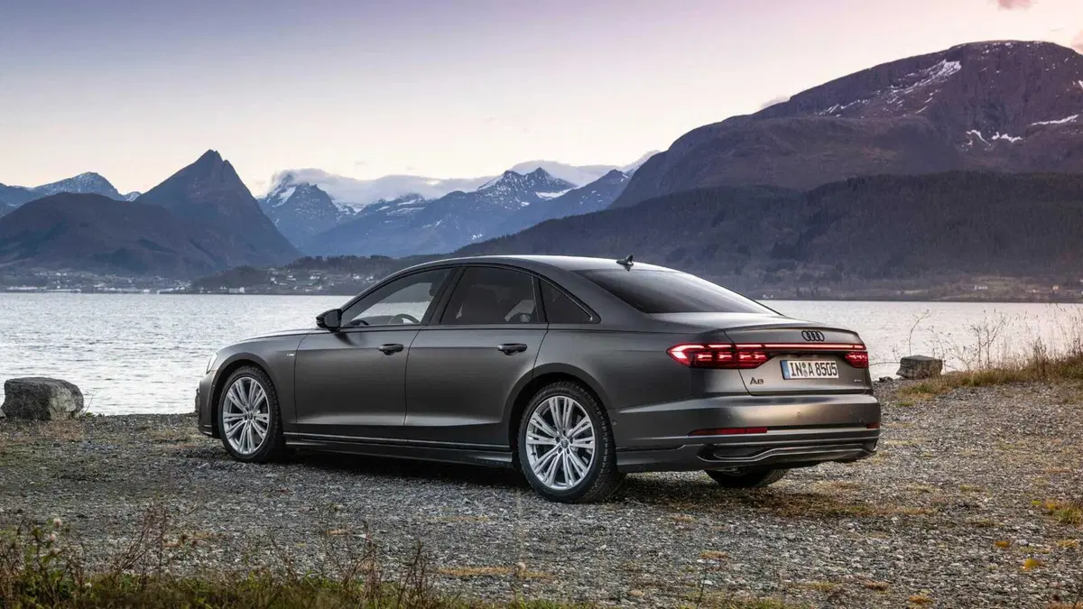 Audi A8 (2017-->>) (3)