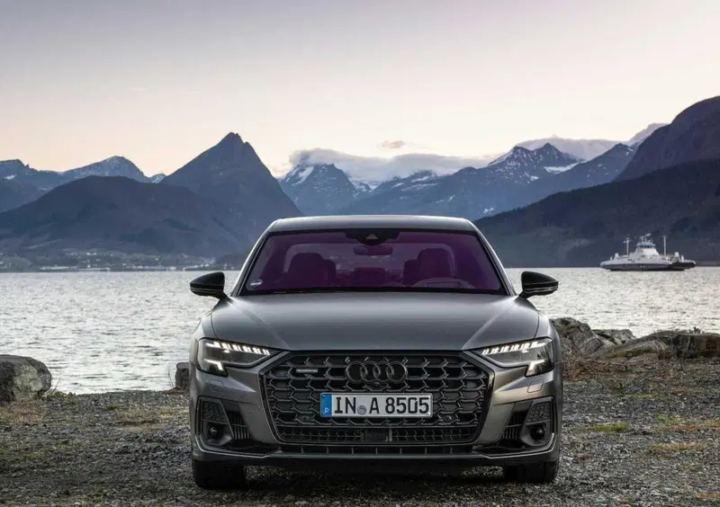Audi A8 (2017-->>) (6)