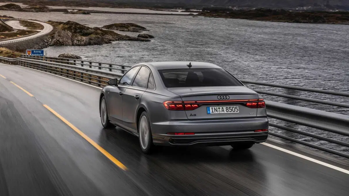Audi A8 (2017-->>) (12)