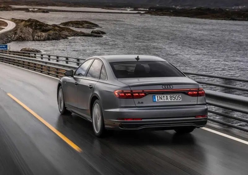 Audi A8 (2017-->>) (12)