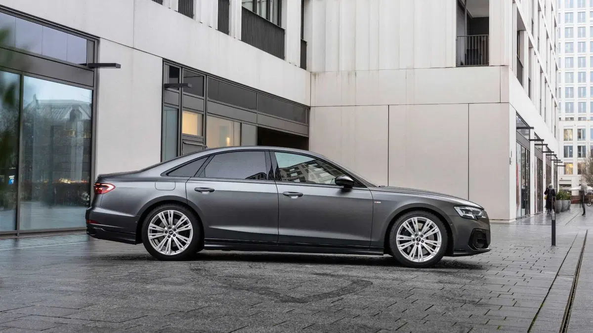 Audi A8 (2017-->>) (8)