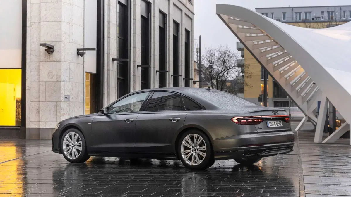 Audi A8 (2017-->>) (10)